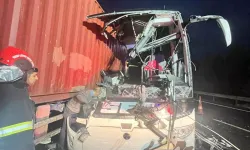 Yolcu otobüsü ile tır çarpıştı: 6 kişi öldü, 11 kişi yaralandı!