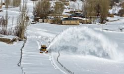 Van’da 18 yerleşim yeri ile bağlantı koptu! İşte kapalı yol bilgisi…
