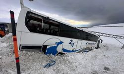 Van’da yolcu otobüsü kaza yaptı: Çok sayıda yaralı var