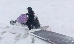 Van’da kontrolden çıkan minibüs kara saplandı!