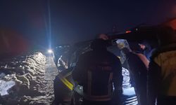 Van’da seyir halinde yanan otomobile karla müdahale!