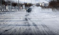 Van'da karlı yollarda hayat kurtaracak sürüş teknikleri! İşte güvenli sürüşün püf noktaları