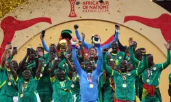 Dünya tarihin en ilginç finali: Sahadan çekilen takım şampiyon oldu!