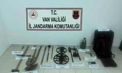 Van'da tarihi eser arayan 2 şüpheli suçüstü yakalandı