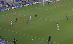 Rakibine çalım atan futbolcu sarı kart yedi