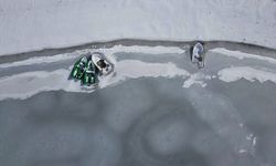 Van'da yüzeyi buz tutan Zernek Barajı dron ile görüntülendi