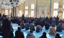 Van’da Maraş depreminde hayatını kaybedenler dualarla anıldı!