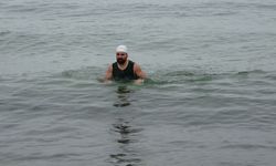 Türkiye Van’daki öğretmenin hareketini konuşuyor!