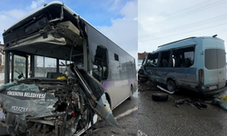 Hakkari’de halk otobüsü ile minibüs kafa kafaya çarpıştı, 18 kişi yaralandı: Yaralıların isimleri belli oldu!