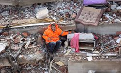 Kahramanmaraş’ta deprem enkazında kızının elini tutan acılı babanın sözleri yürekleri dağladı!
