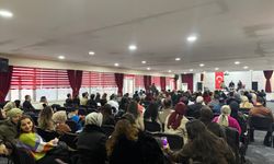 Van’da yazar Tarık Tufan’a yoğun ilgi: Kalabalık salona sığmadı!