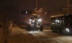 Edremit’te karla mücadele çalışmaları devam ediyor!