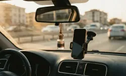 Otomobillere telefon tutucu takmak ve kokular asmak yasak mı? Resmi açıklama geldi!