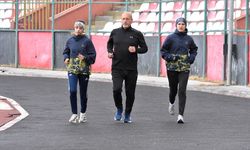 Van’da emekli olduktan sonra başladığı atletizmde başarıdan başarıya koşuyor