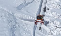 Türkiye’nin en soğuk noktası Van’da kar kalınlığı 4 metreyi geçti!