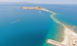 Sırrı suyun altında saklı: Van Gölü’nün altındaki devasa yaşam fabrikası!