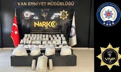 Van’da büyük vurgun polise takıldı: Durdurulan kamyonetten servet çıktı!