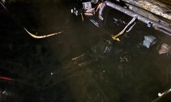 Van’da seyir halindeki araç kül oldu: Geriye hurda yığını kaldı!