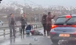 Van’a doğru gelen bisiklete otomobil çarptı: Sürücü ağır yaralandı!