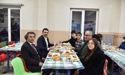 İpekyolu Kaymakamı Gilan, öğrencilerle iftar sofrasında buluştu!