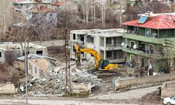 Van’da trafiği rahatlatacak çalışma: Kamulaştırılan yapılar yıkılıyor
