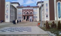 Van’da bir okulda dehşet anları: Öğrenci 4.kattan düştü, eğitime ara verildi!