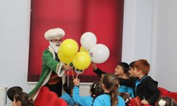 Mizah ustası Nasreddin Hoca Vanlı çocuklarla buluştu!