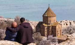 Van’ın turizm cenneti baharın en güzel renklerine büründü!