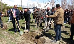 Van YYÜ’de fidanlar toprakla buluştu!