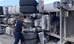 Van'da toprak yüklü tır kontrolden çıkarak devrildi: 1 kişi yaralandı!