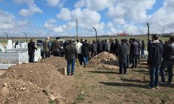 Van’da köpeklerin saldırısında hayatını kaybeden 5 yaşındaki Hamza toprağa verildi!