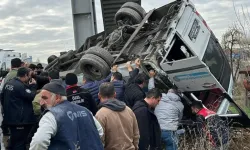 Başkent'te feci kaza! Halk otobüsü üst geçide çarptı: 5 kişi öldü, 15 kişi yaralandı!