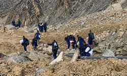 Hakkari Zap Spor’un kamyonet kasasında “çileli” yolculuğu!