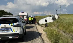 Kontrolden çıkan yolcu minibüsü devrildi: 19 kişi yaralandı!