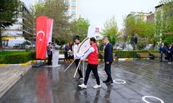 Van'da 19 Mayıs kutlamaları çelenk sunma töreniyle başladı