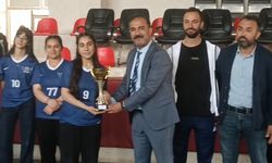 Van’da liseler arası Voleybol Turnuvasının kazananı belli oldu!