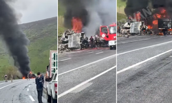 Van-Tatvan karayolunda tır ile kamyon çarpıştı: 2 kişi hayatını kaybetti!