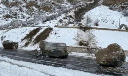 Van’ın bu ilçesi ulaşıma kapandı: Yol araç trafiğine kapatıldı!