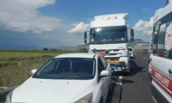 Korkunç kaza! Kontrolden çıkan TIR dehşet saçtı: 1 kişi öldü, 2 kişi yaralandı!