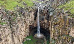 Van'da yağışlar Yaşar Kemal Şelalesi'nin akma süresini uzattı!