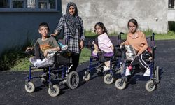 Van’da özel gereksinimli kardeşlere çifte karne hediyesi