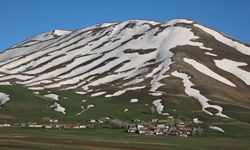 Bu manzara sadece Van’da var: Doğanın siyah-beyaz sanatı!