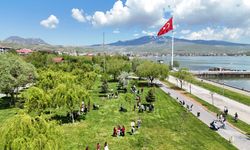 Öğrenciler, Van Gölü sahilinde çevre temizliği yapıldı!