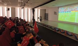 Van’da milli maç heyecanı: Minikler tek yürek oldu