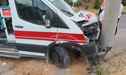 Ambulansla otomobil çarpıştı: çok sayıda yaralı var!