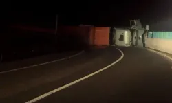 Askeri mühimmat yüklü tır devrildi!