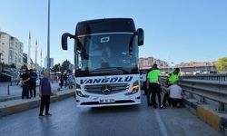 Ehliyetsiz sürücü Van otobüsüne çarptı!