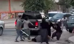 Ortalık savaş alanına döndü! Kadınlar sopalarla birbirine girdi