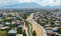 Van’da büyük dönüşüm projesi başladı: Van’da yeni yol için kaçak yapılara neşter vuruldu!