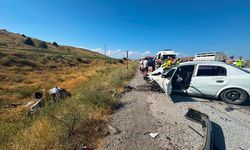 Van’a gelen araç kaza yaptı: 2’si ağır 6 kişi yaralandı!